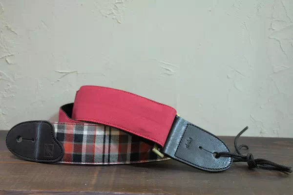 ギフト・プレゼントに日本製オリジナルオーダー名入れ刻印ギターストラップ