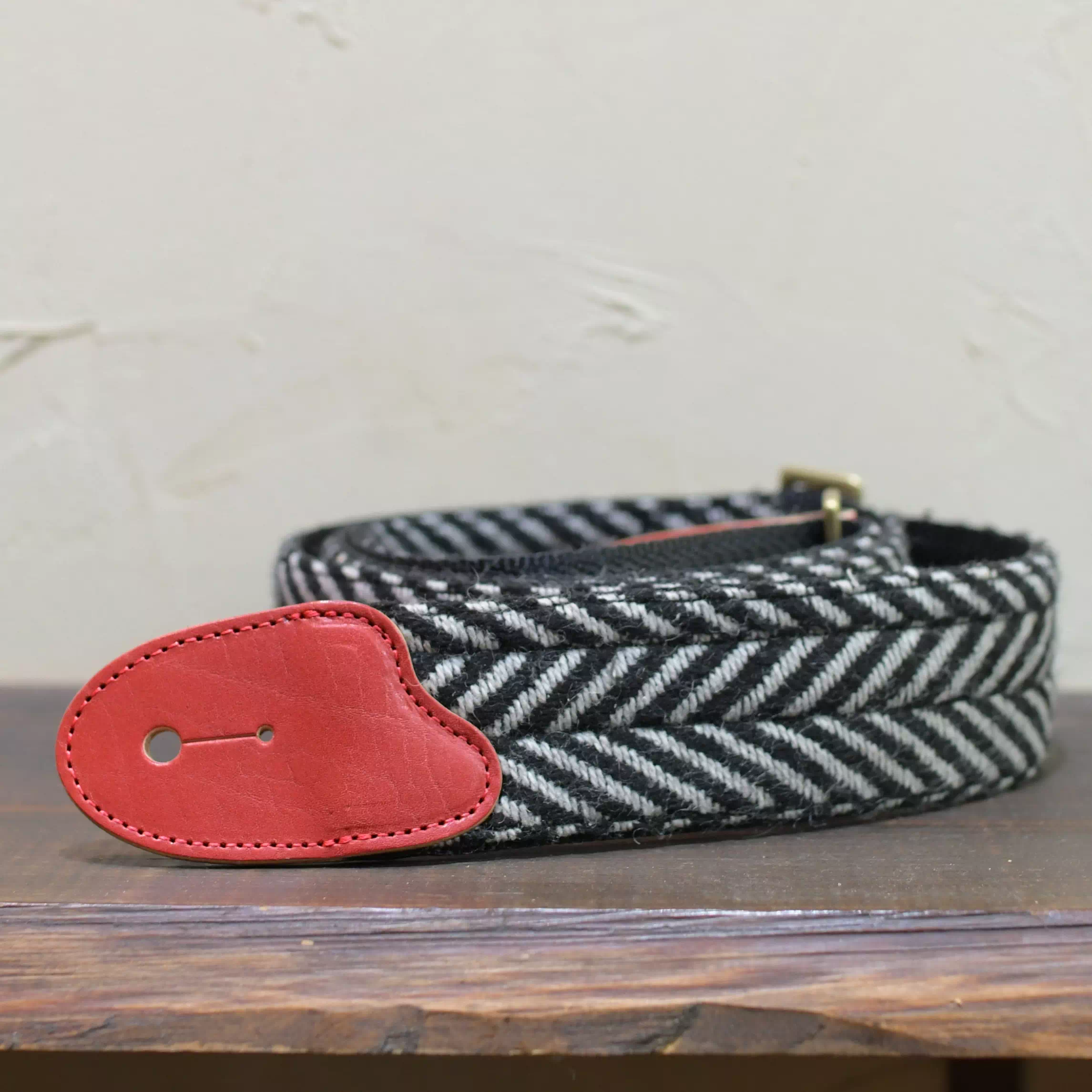 ギフト・プレゼントに日本製オリジナルオーダー厚手ギターストラップ