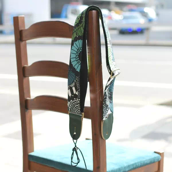 ギフト・プレゼントに日本製オリジナルオーダーマリメッコ生地ギターストラップ