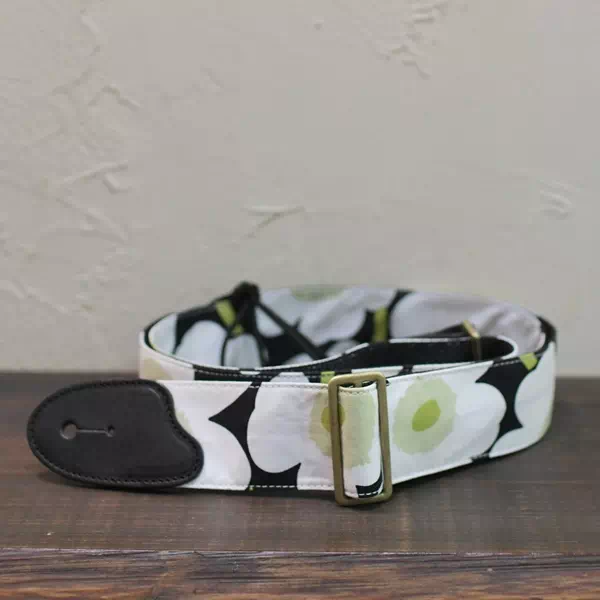 ギフト・プレゼントに日本製オリジナルオーダーマリメッコ記事ギターストラップ