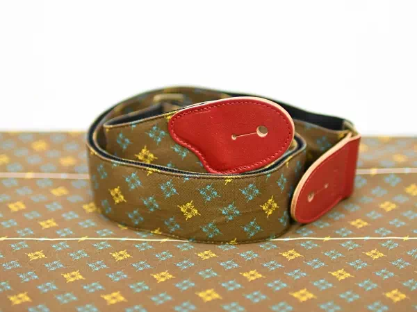 ギフト・プレゼントに日本製オリジナルオーダーギターストラップ・補正・修理