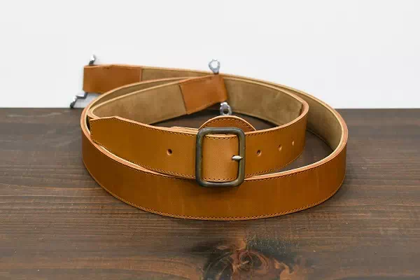 オーダーメイドのプレゼントやギフトにSbarro BMW328というクラシックカーのボンネットベルトをオーダー製作