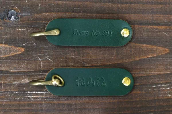 オーダーメイドのプレゼントやギフトに美容師さんのシザーケースをヌメ革でオーダー製作