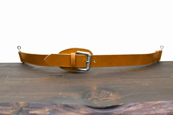 オーダーメイドのプレゼントやギフトに車のサンバイザーにシートと同じ素材の合皮でオーダー製作