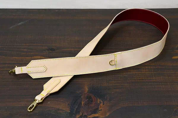 オーダーメイドのプレゼントやギフトにヌメ革でショルダーストラップをオーダー製作