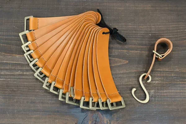 オーダーメイドのプレゼントやギフトに某作品の中に出てくるシンプルなポーチをカタチにしたオーダーポーチ製作