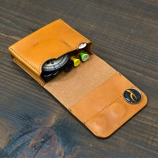 オーダーメイドのプレゼントやギフトにゴルフの小物入れを植物タンニン鞣し革でオーダー製作