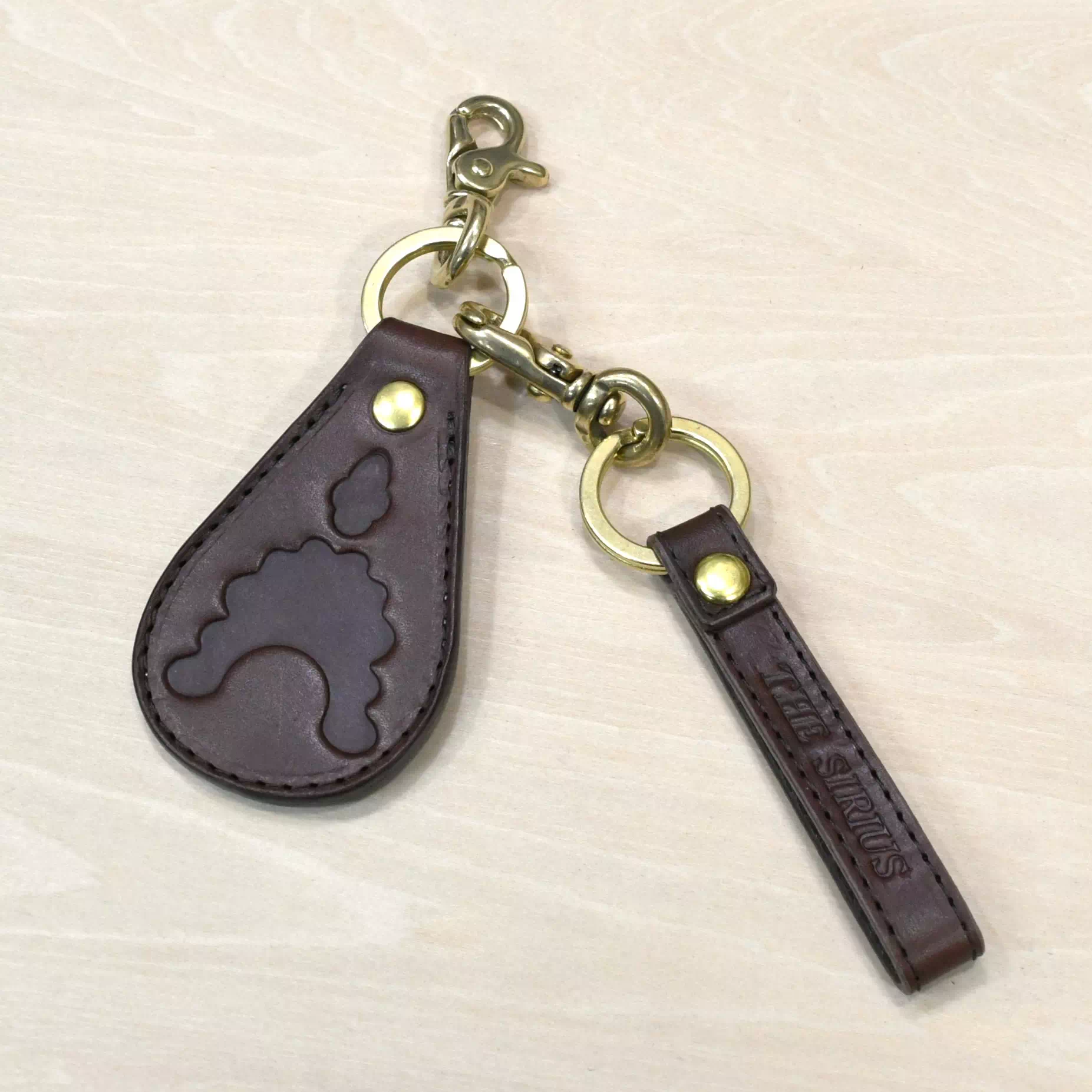 オーダーメイドのプレゼントやギフトに淡路島の貸別荘THESIRIUSのオリジナル刻印付きキーホルダーオーダー製作