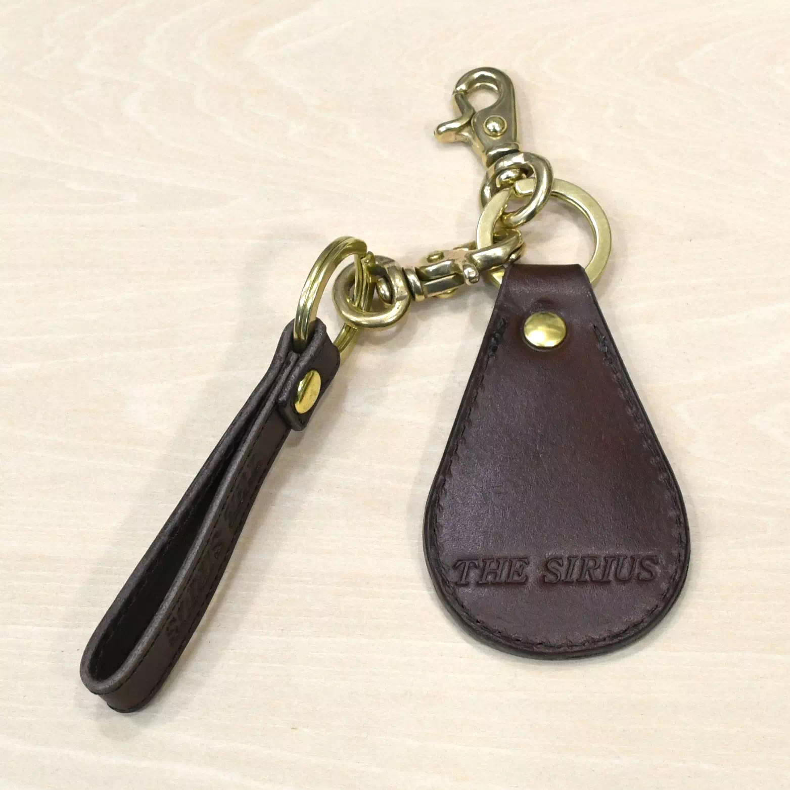 オーダーメイドのプレゼントやギフトに淡路島の貸別荘THESIRIUSのオリジナル刻印付きキーホルダーオーダー製作