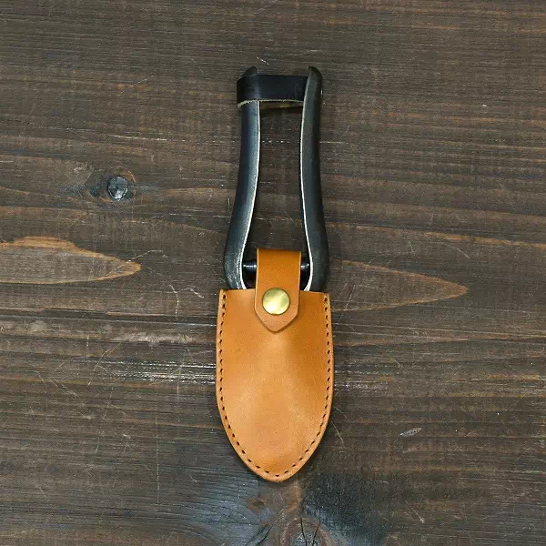 オーダーメイドのプレゼントやギフトに職人さんの特殊なハサミのカバーをオーダー製作