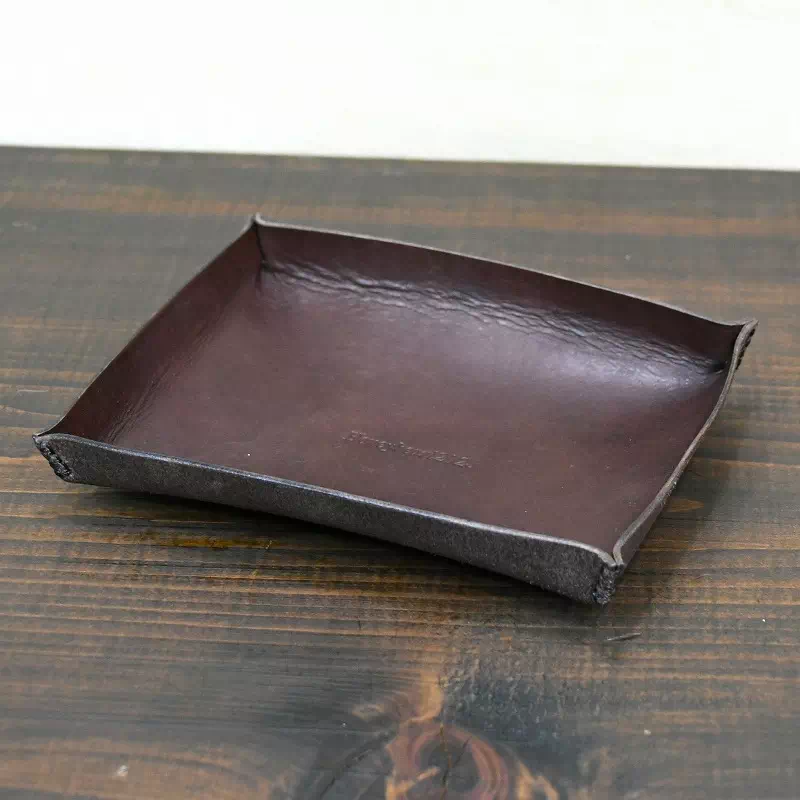 オーダーメイドのプレゼントやギフトに当店既存商品の三つ折りウォレットのセミオーダー製作