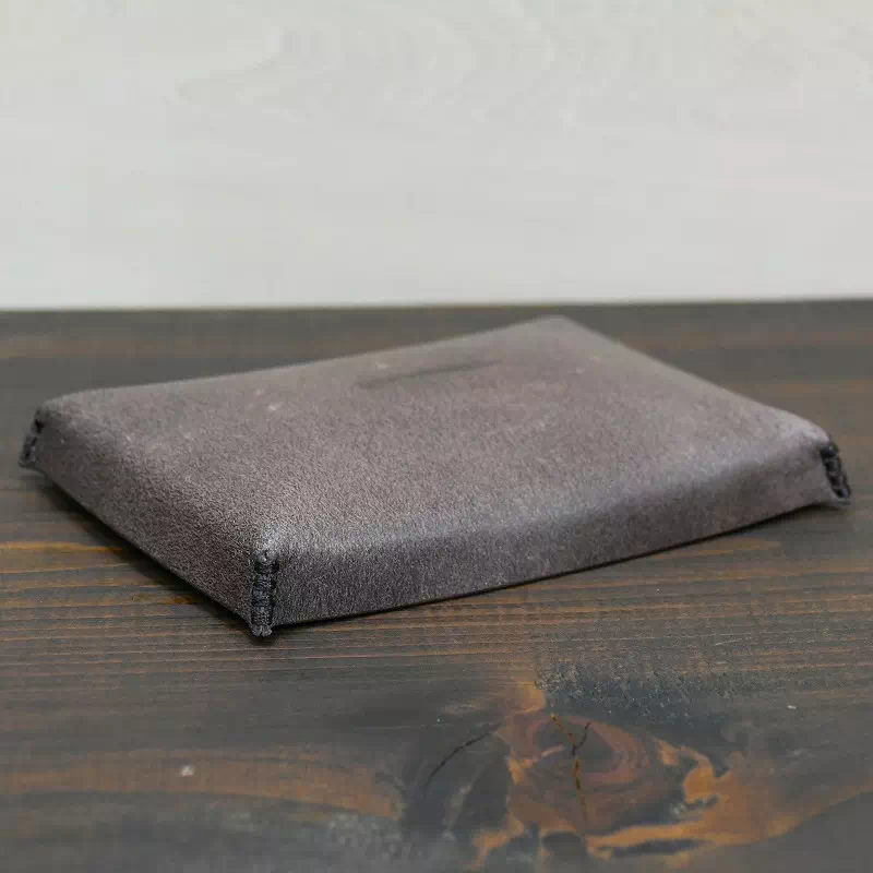 オーダーメイドのプレゼントやギフトに当店既存商品の三つ折りウォレットのセミオーダー製作