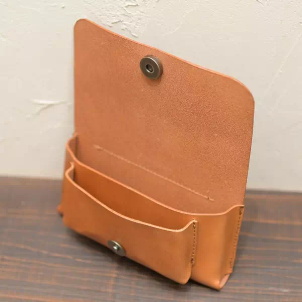 オーダーメイドのプレゼントやギフトにオリジナルヌメ革ケース