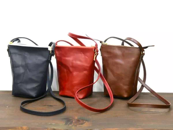 オーダーメイドのプレゼントやギフトにヌメ革ミニショルダーを5色追加でオーダーメイド