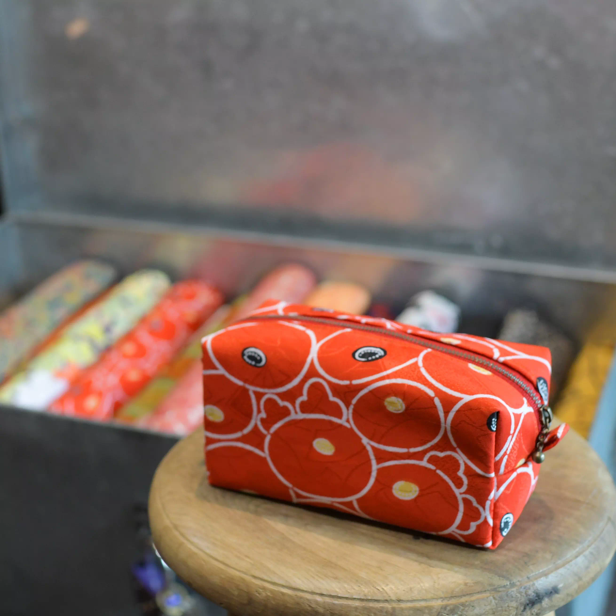 オーダーメイドのプレゼントやギフトにオリジナル日本製化粧ポーチ