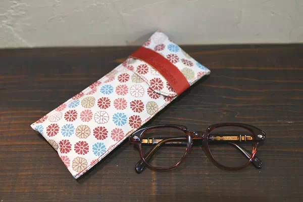 オーダーメイドのプレゼントやギフトにオリジナル日本製眼鏡ケース