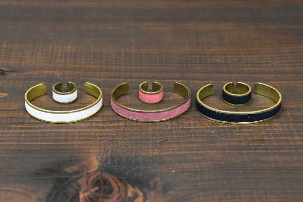 オーダーメイドのプレゼントやギフトに真鍮リング、バングルをデニム生地でオーダー製作