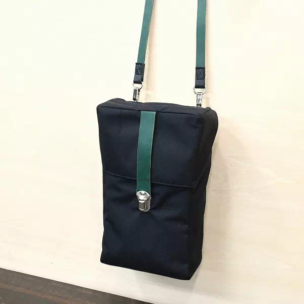 オーダーメイドのプレゼントやギフトに撥水ナイロン生地でオーダーショルダーバッグをオーダー製作