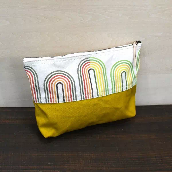 オーダーメイドのプレゼントやギフトにお気に入りのエコバッグを大き目なジップポーチにリメイクオーダー製作