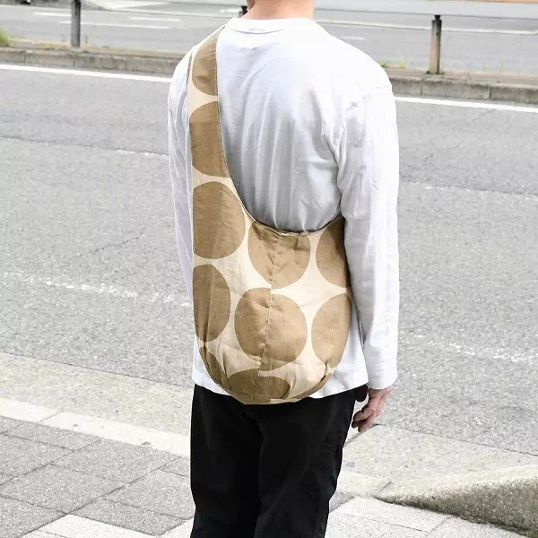 オーダーメイドのプレゼントやギフトにリネン生地のタイパンツをリメイクでワンショルダーバッグのオーダー製作